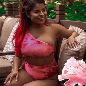 High waist bottoms with cute cut out